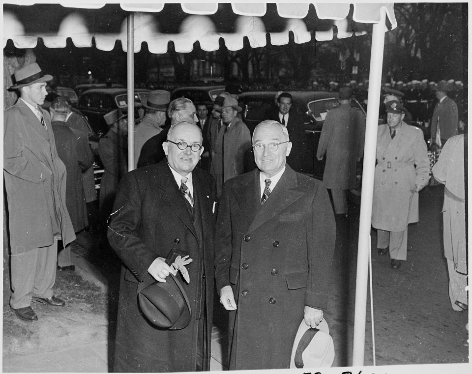Photograph of President Truman and President Vincent Auriol of France, during Auriol's visit to Washington. - NARA - 200459
