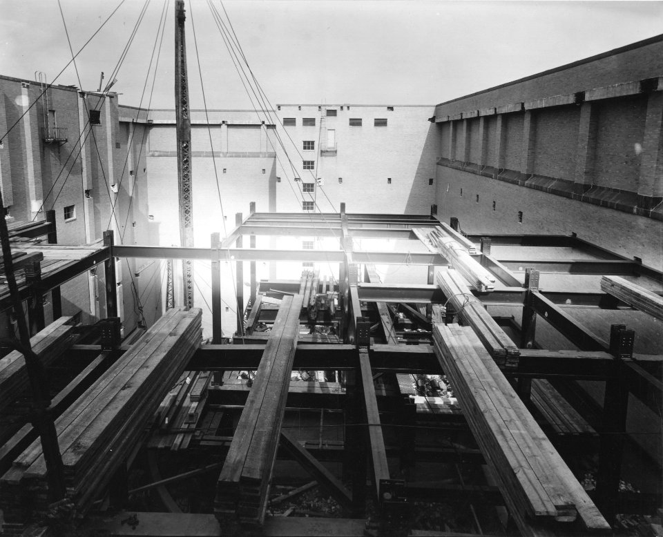 Photograph of the Construction of the Extension to the National Archives Building (36057398372)