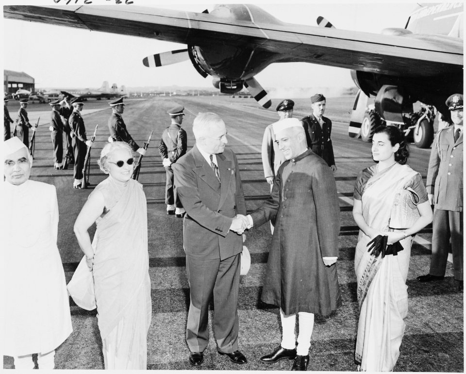 Photograph of President Truman shaking hands with the Prime Minister of India, Jawaharlal Nehru, upon Nehru's arrival... - NARA - 200153