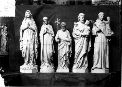 Photograph of five religious statues Cuypershuis 0686 (032)