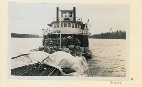 Photograph of the Imperial Oil Company's expedition to the Mackenzie River District No 4 (HS85-10-39032) original