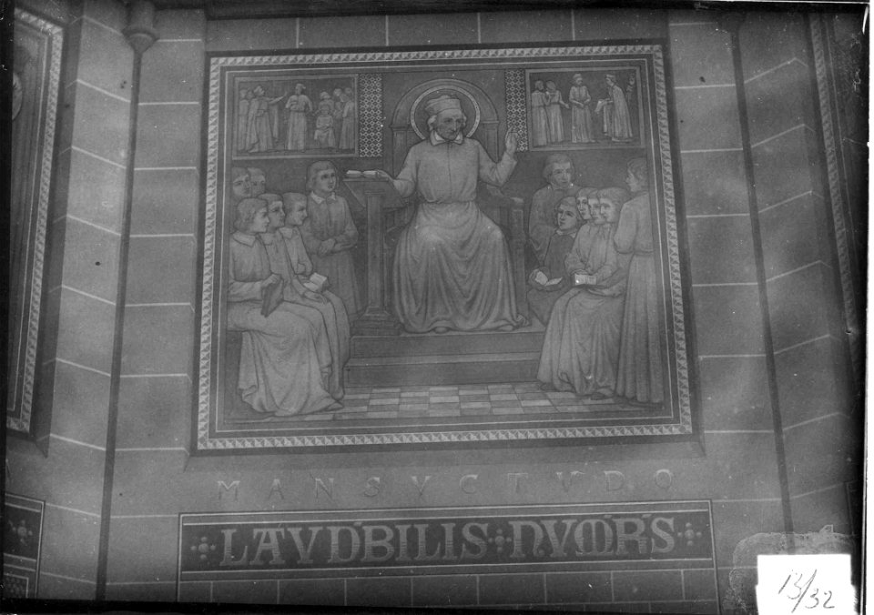 Photograph of a mural with a saint priest Cuypershuis 0688a (032)