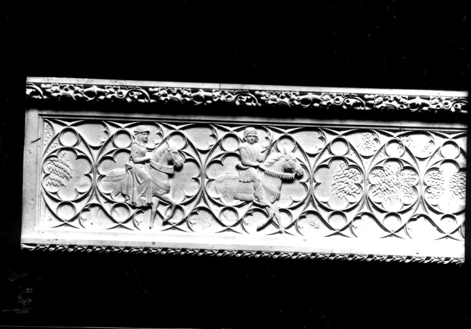 Photograph of a part of a frieze Cuypershuis 0686 (056)