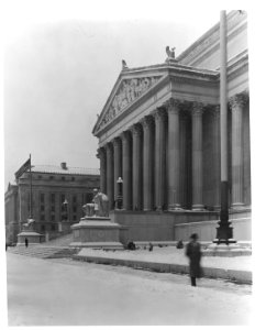 Photograph of the National Archives Building Constitution Avenue Entrance in the Snow, 01-02-1936 (14266294373)