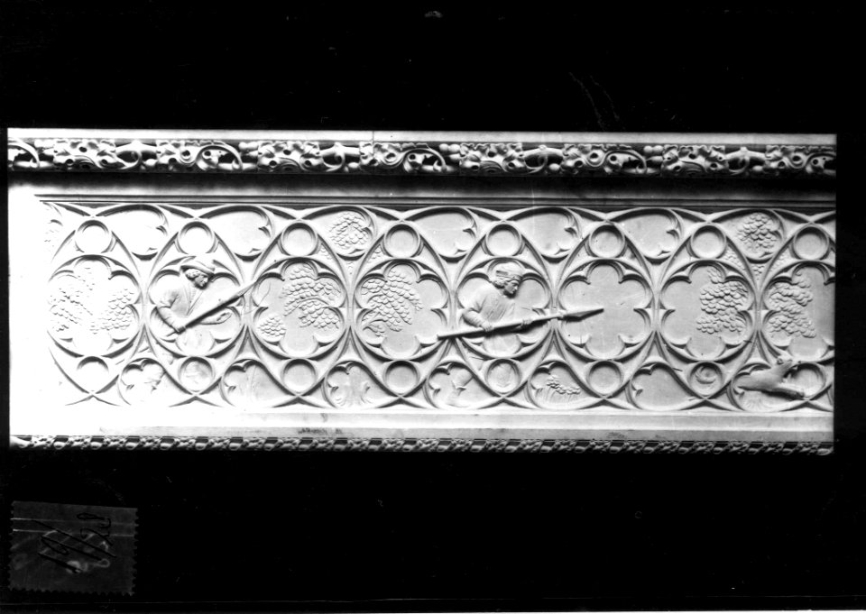 Photograph of a part of a frieze Cuypershuis 0686 (080)