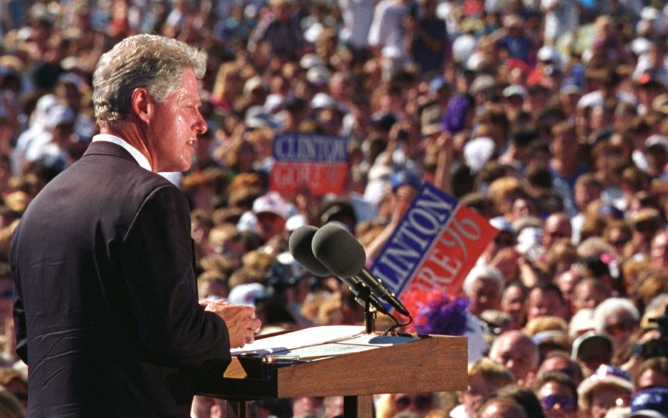Photograph of President William Jefferson Clinton addressing a crowd (cropped 2)