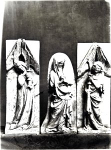 Photograph of reliefs of two angels and a virgin Mary Cuypershuis 0687a (023)