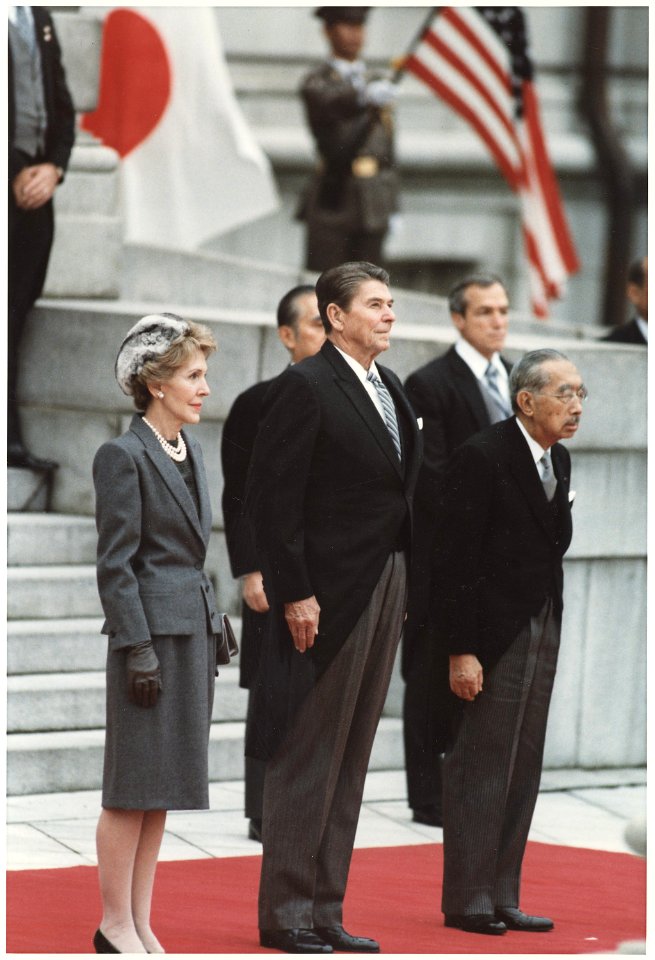 Photograph of The Reagans and Japanese Emperor Hirohito, Tokyo, Japan - NARA - 198544