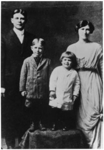 Photograph of Ronald Reagan (with Dutch boy haircut) Neil Reagan (brother) and Parents Jack and Nelle Reagan - NARA - 198605
