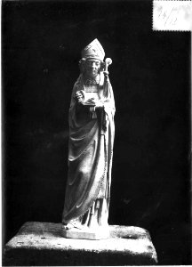 Photograph of a statue of a bishop saint Cuypershuis 0686 (038)