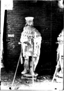 Photograph of a statue of a count of Holland Cuypershuis 0686 (067)