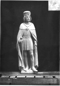 Photograph of a statue of a man Cuypershuis 0686 (040)