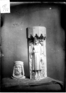 Photograph of sculptures of a male head and a Saint Hubertus Cuypershuis 0686 (095)