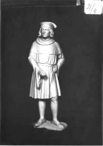 Photograph of a statue of a man Cuypershuis 0689b (09)