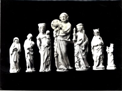Photograph of seven statues Cuypershuis 0687a (032)