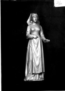 Photograph of a statue of a woman Cuypershuis 0689b (14)
