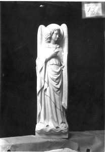 Photograph of a statue of an angel Cuypershuis 0688c (20)