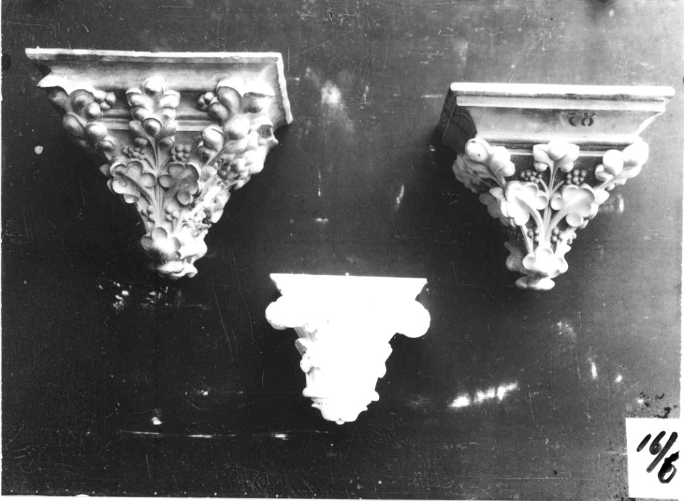 Photograph of three corbels Cuypershuis 0688d (05)