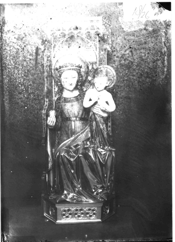 Photograph of a statue of the Virgin and child Cuypershuis 0686 (051)