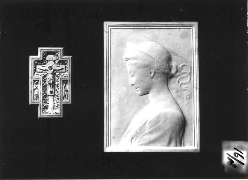 Photograph of two reliefs Cuypershuis 0688d (17)
