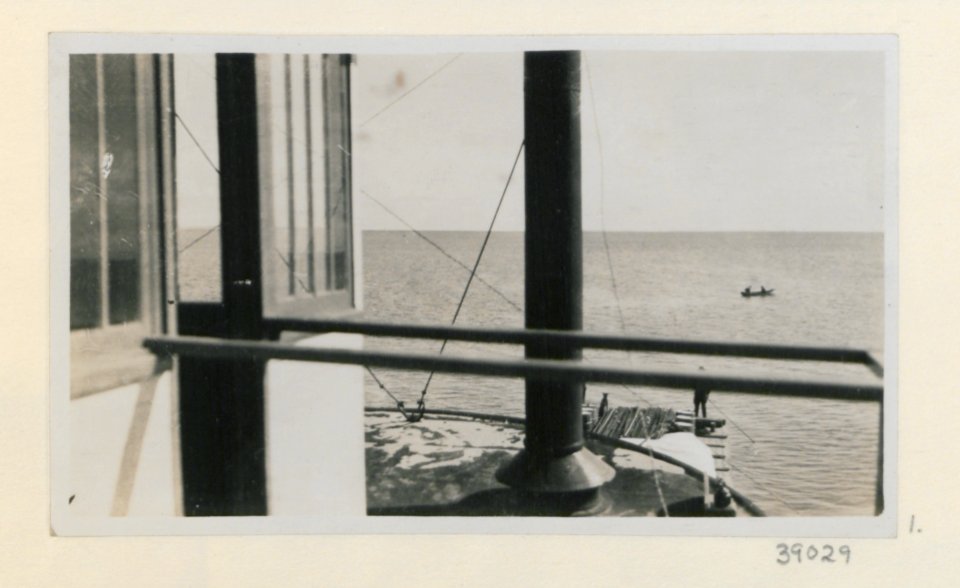 Photograph of the Imperial Oil Company's expedition to the Mackenzie River District No 1 (HS85-10-39029) original