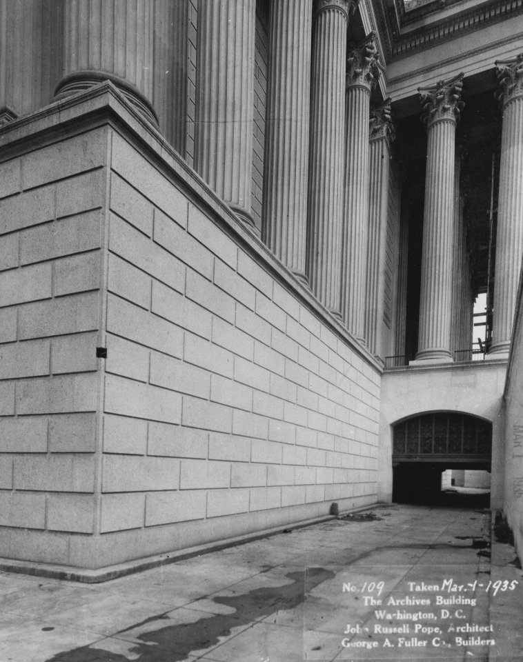Photograph of the Moat of the National Archives Building (36728457216)