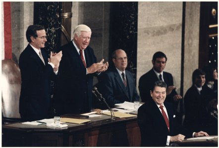 Photograph of President Reagan giving the State of the Union Address to Congress - NARA - 198546