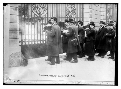 Photographers awaiting T.R. (Theodore Roosevelt) LCCN2014688049