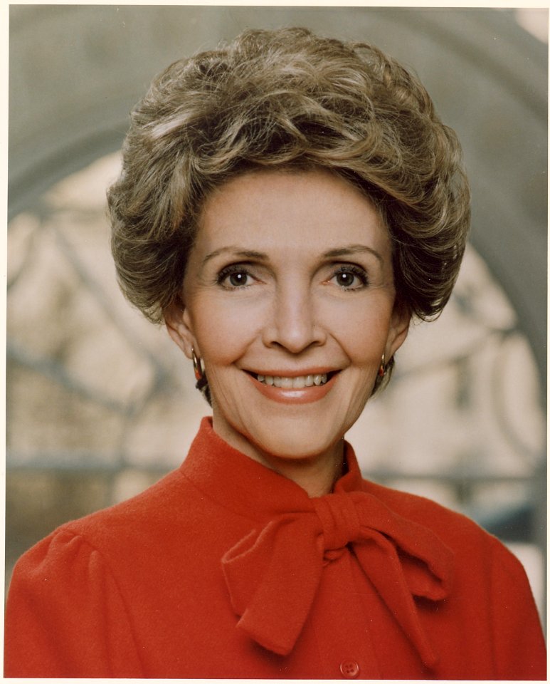 Photograph of the Official Portrait of Mrs. Reagan - NARA - 198534