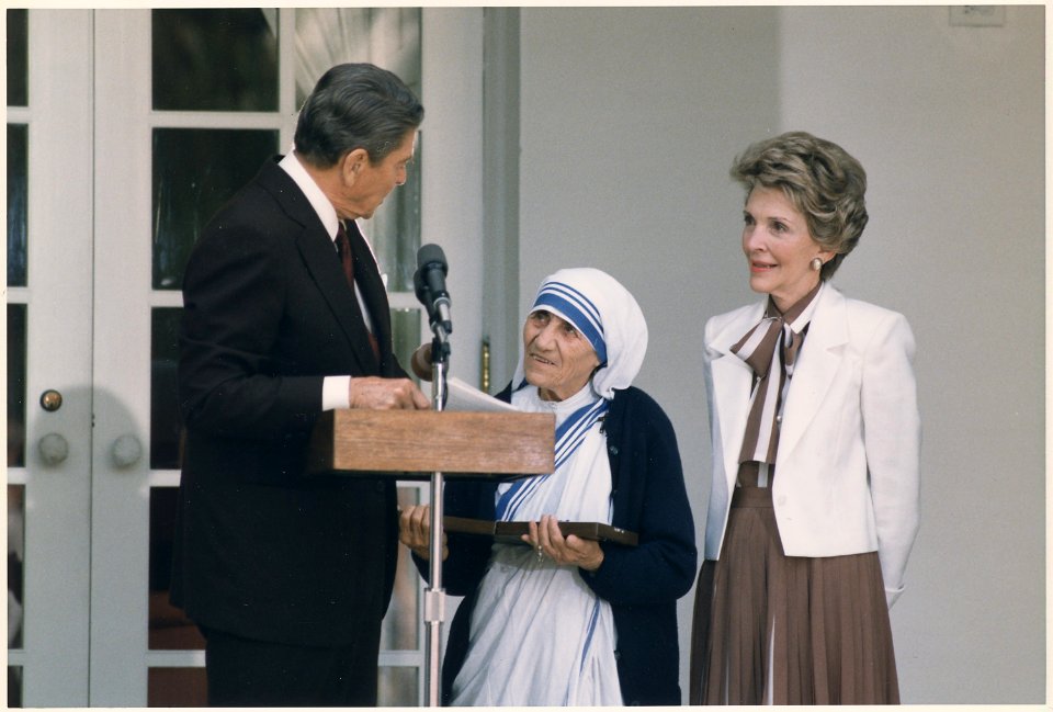 Photograph of The Reagans presenting Mother Teresa with the Medal of Freedom at a White House Ceremony - NARA - 198564