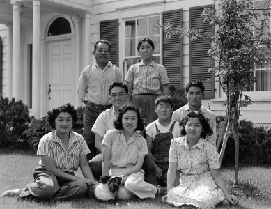 Photograph of the Shibuya Family in Mountain View, California - NARA - 536037