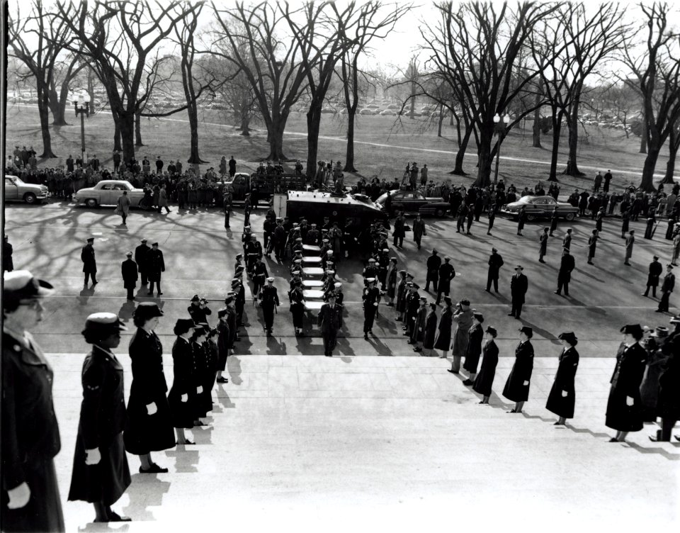 Photograph of Transfer of Charters of Freedom to the National Archives (34512232333)
