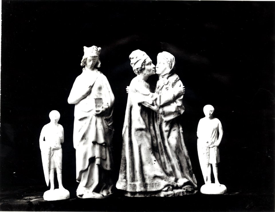Photograph of Four Figures Cuypershuis 0687a (026)