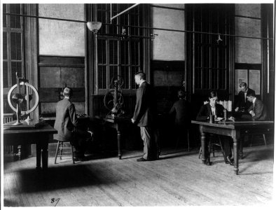 Physics laboratory, Eastern High School LCCN2001703610