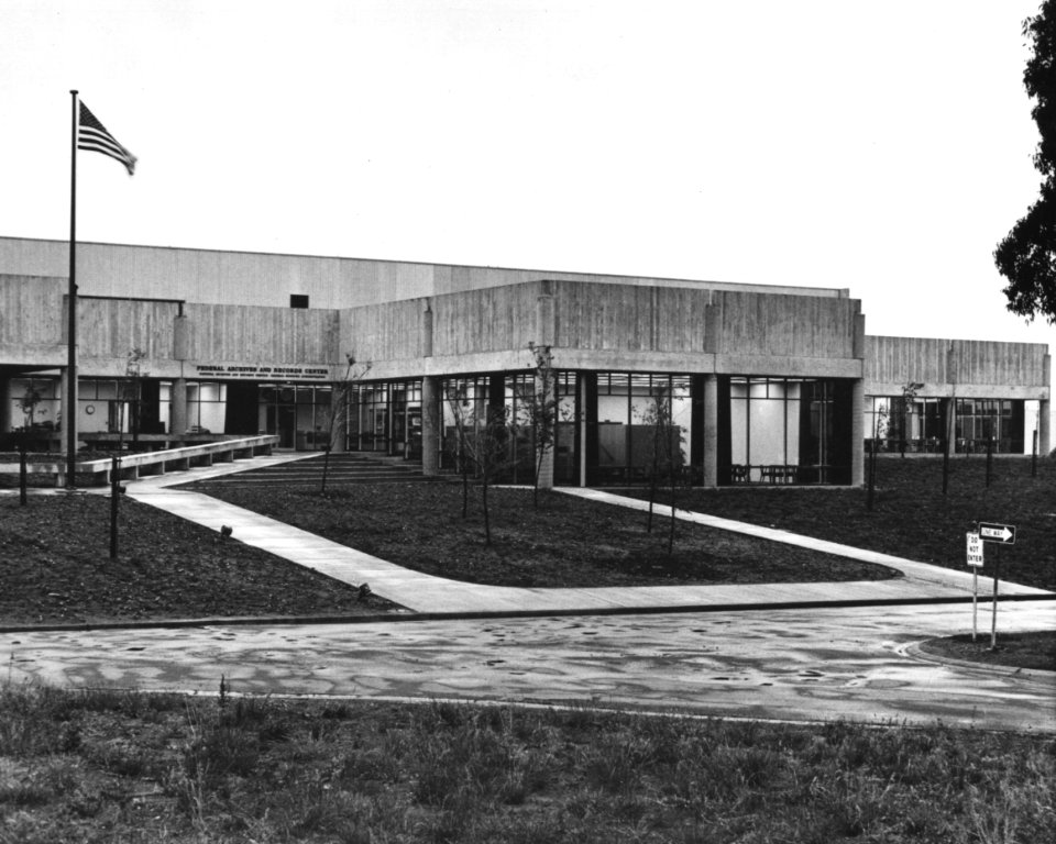 Photograph of San Bruno, California, Federal Archives and Records Center (35296250261)