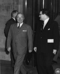 Photograph of President Harry S. Truman with Hon. Jess Larson, Administrator General Services Administration (GSA), Arriving at the National Archives for Unveiling Ceremony (35282998336)
