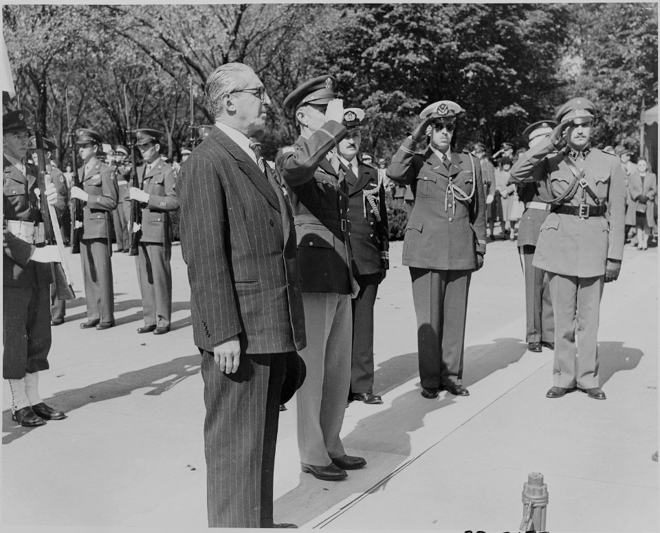 Photograph of President Juan Antonio Rios of Chile standing at attention at the Tomb of the Unknown Soldier in... - NARA - 199231