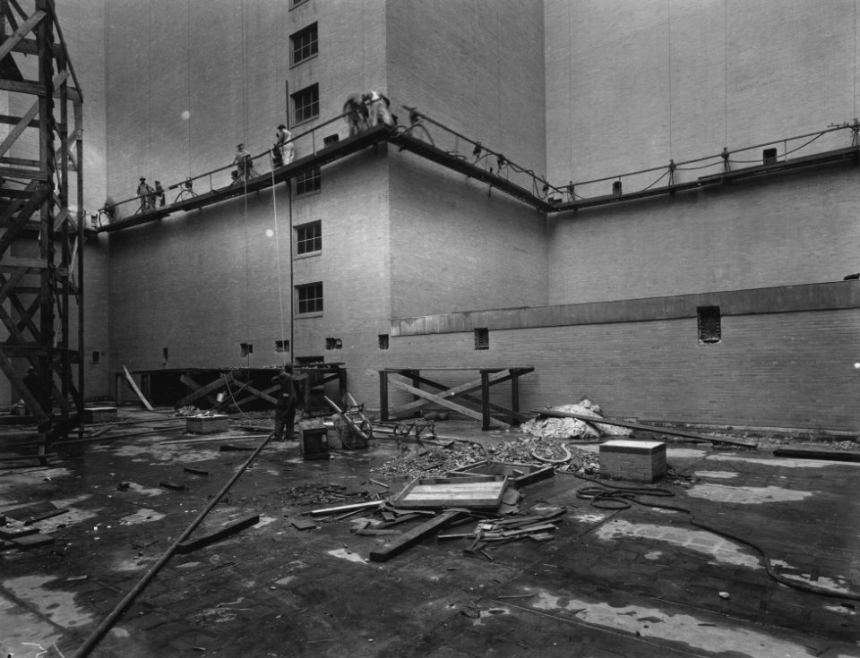 Photograph of the Construction of the Extension to the National Archives Building (35419356763)