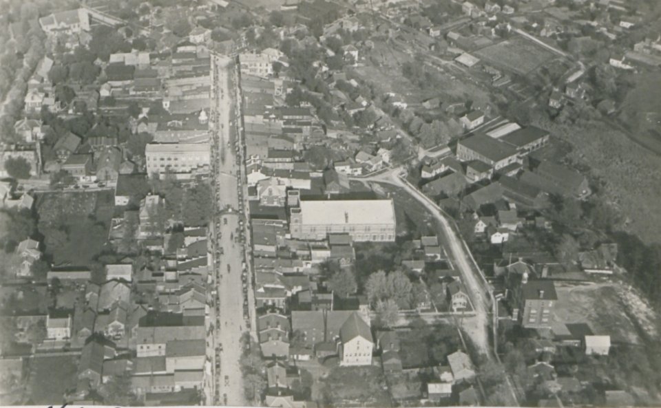 Picton Ontario from the Air (HS85-10-36569)