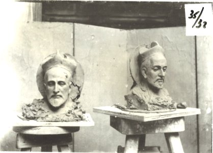 Photograph of two busts of priest saints Cuypershuis 0687c (002)