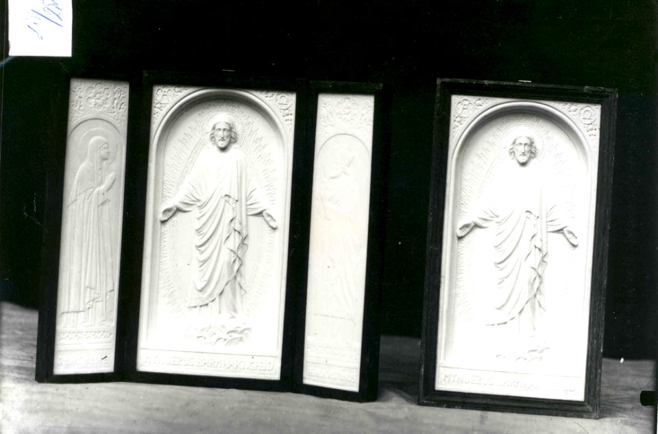 Photograph of two reliefs Cuypershuis 0689a (26)