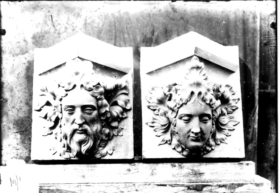 Photograph of two sculpted ornaments Cuypershuis 0686 (053)