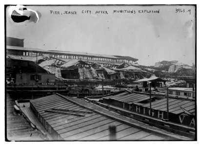 Pier, Jersey City after munitions explosion LCCN2014702615