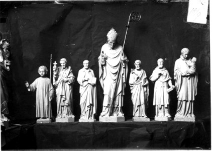 Photograph of seven religious statues Cuypershuis 0686 (034)