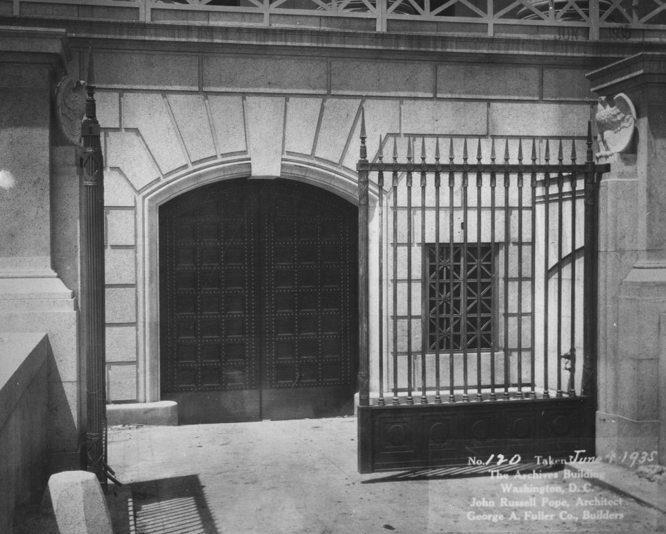 Photograph of the 7th Street Loading Dock Entrance of the National Archives Building, Washington, D.C. (36740316645)