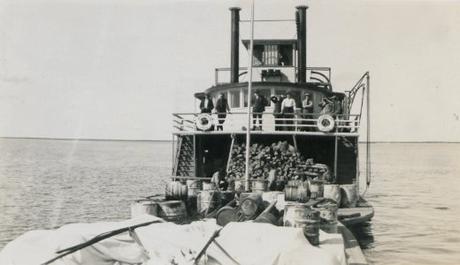 Photograph of the Imperial Oil Company's expedition to the Mackenzie River District No 2 (HS85-10-39030)