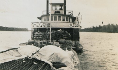 Photograph of the Imperial Oil Company's expedition to the Mackenzie River District No 4 (HS85-10-39032)