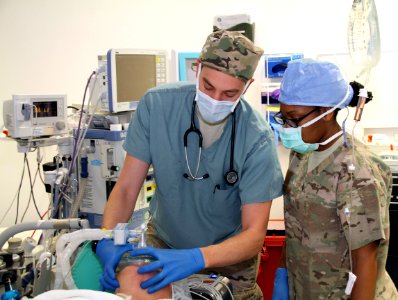Physician anesthesiologists provide safe care in Afghanistan 141225-N-JY715-132