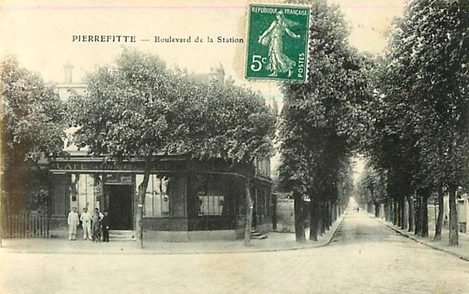Pierrefitte.Boulevard de la Station.Café