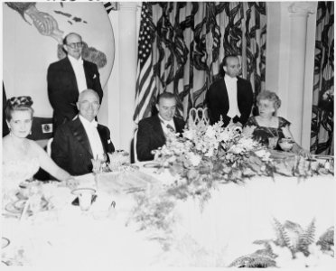 Photograph of the President and Mrs. Truman with President Gabriel Gonzalez Videla of Chile and his wife, at a... - NARA - 200208